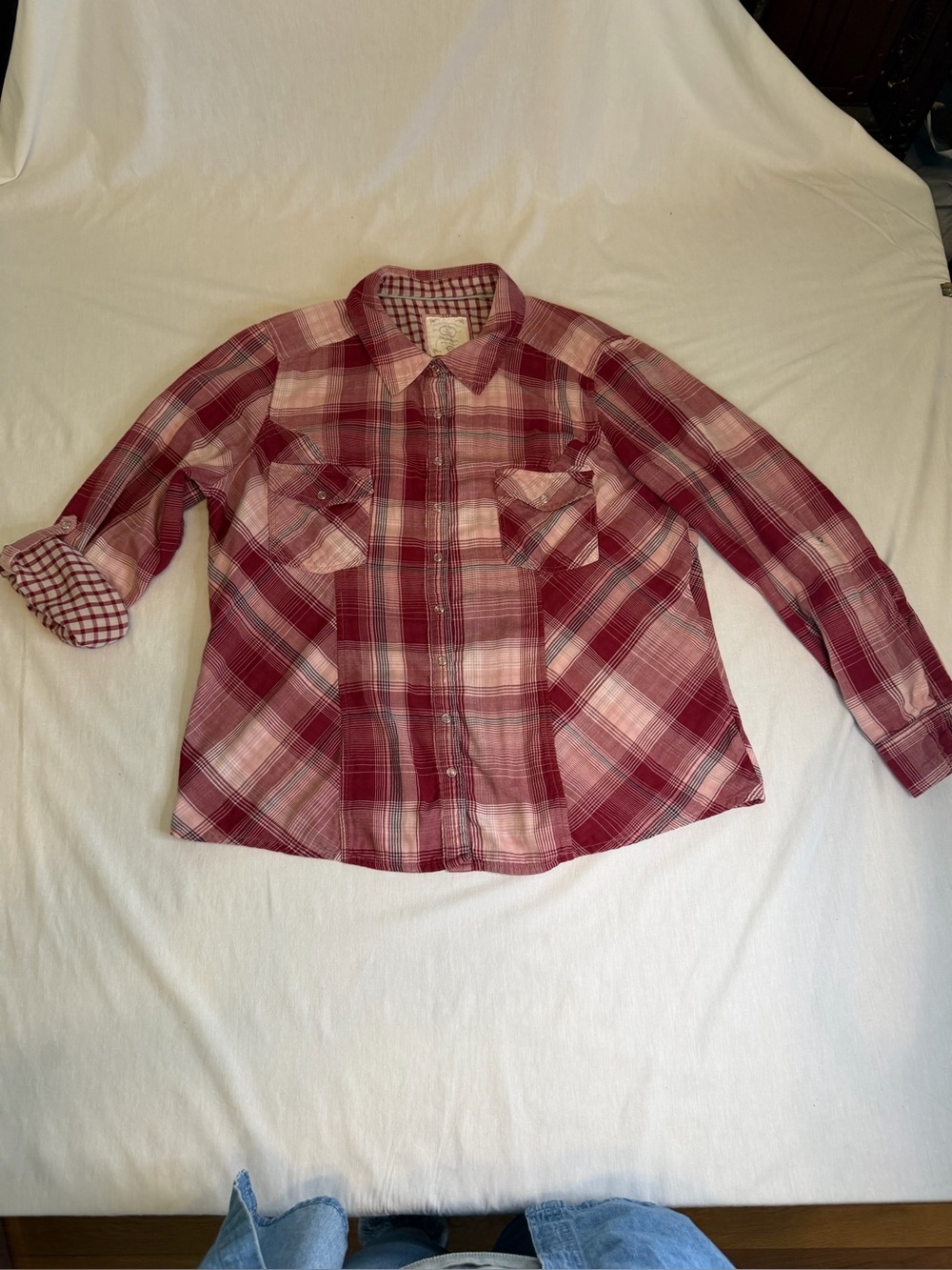 Women’s Western look Red Plaid Long-Sleeve Button-Up Shirt.  Size XL